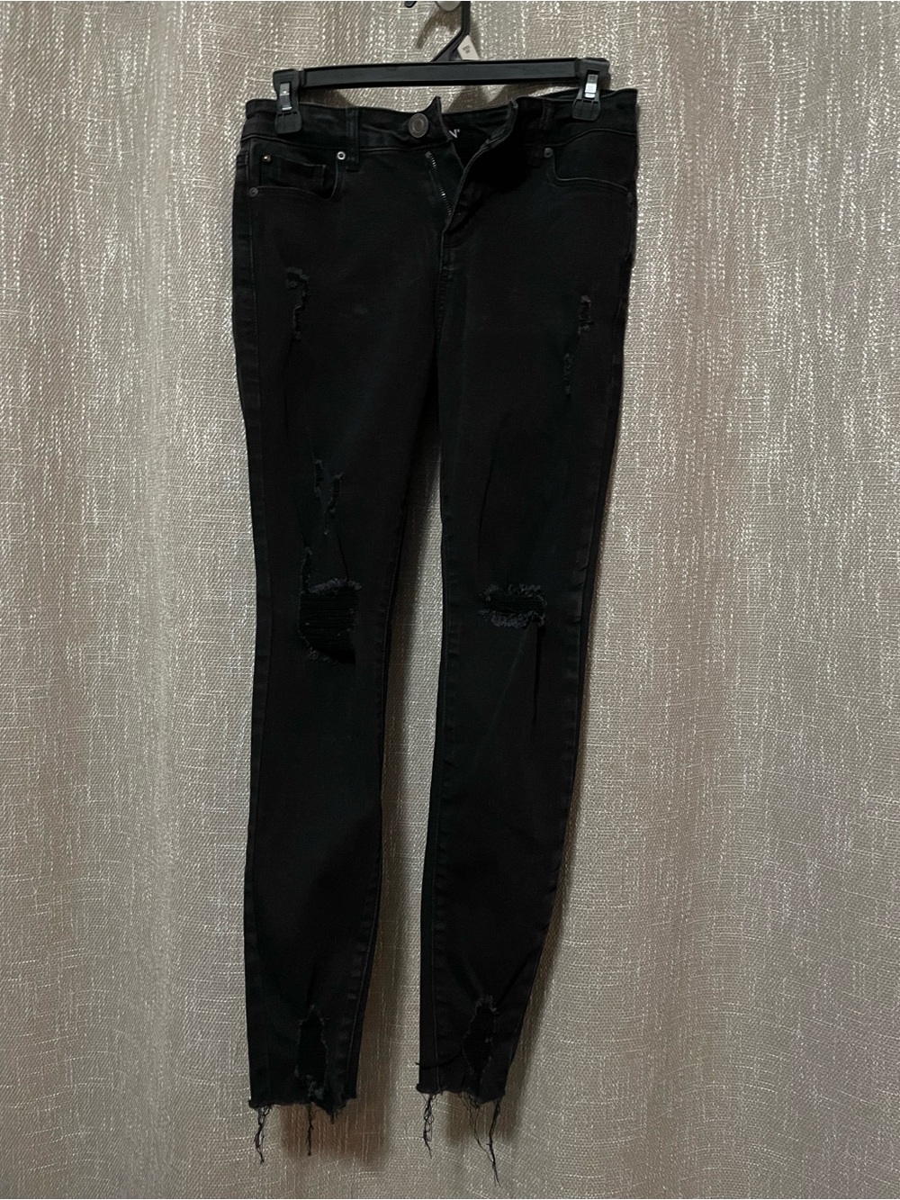Black Distressed Women’s Skinny Jeans